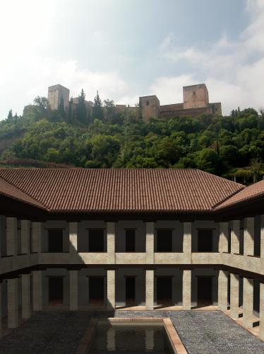 Maristán de Granada - Vista del patio con la Alhambra al fondo