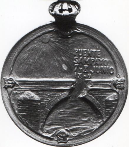 Medalla conmemorativa con distintivo: Homenaje a Pablo Morillo.