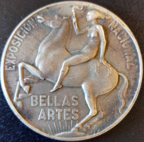 Medalla conmemorativa: I Centenario de la Exposición Nacional de Bellas Artes