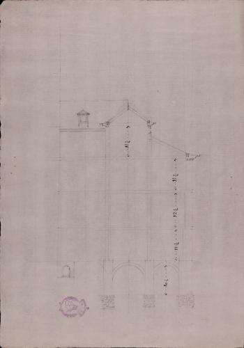 Croquis de la sección de una casa entre las calles Ave María y del Olmo