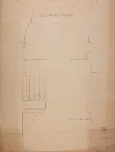 Detalles del dintel de la puerta principal y balcones y sección entre pilastras de una casa de ayuntamiento para un pueblo de 250 vecinos