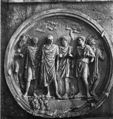 Copia de relieve romano del arco de Constantino