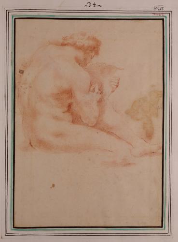 Estudio de modelo masculino desnudo sentado de espaldas escribiendo