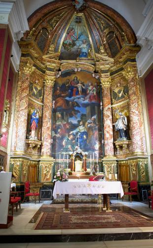 Estudios de Santa Teresa con las manos cruzadas sobre el pecho y manos, brazo y paños