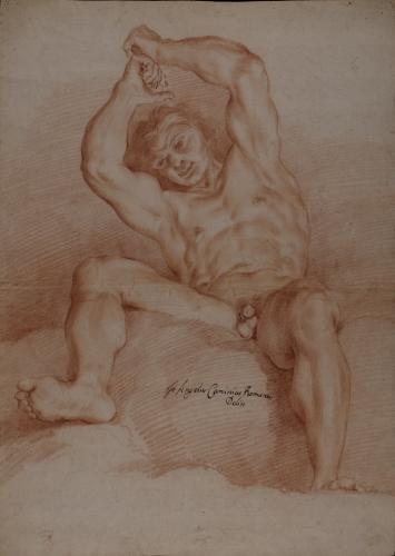 Estudio de modelo masculino desnudo sentado con los brazos alzados sobre la cabeza