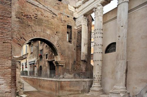 Sección del pórtico de Octavia [y de Livia] en Roma