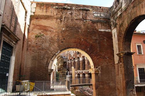 Alzado y sección del arco y sección de columna del pórtico de Octavia [y de Livia] en Roma