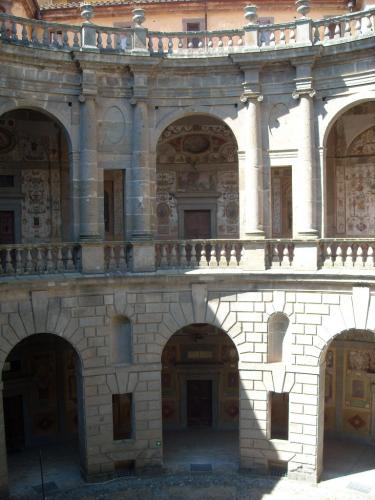 Alzado del patio circular interior del palacio Farnesio en Caprarola