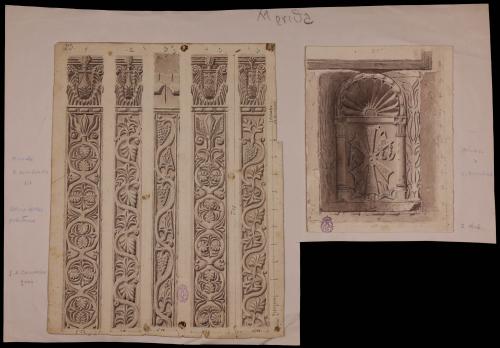 Relieves ornamentales del atrio metropolitano y placa-nicho con crismón entre columnas rematado por venera (Mérida)