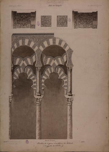 Arcos polilobulados y entrecruzados y detalles decorativos frente al mihrab de la mezquita de Córdoba