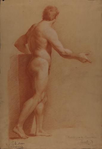Estudio de modelo masculino desnudo de espaldas apoyado en un pedestal