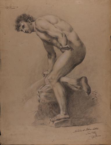 Estudio de modelo masculino desnudo semi agachado apoyándose en la rodilla derecha