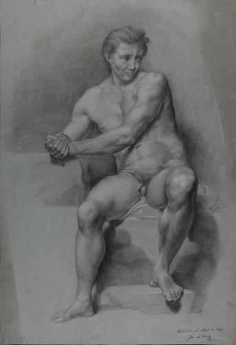 Estudio de modelo masculino desnudo con las manos entrelazadas