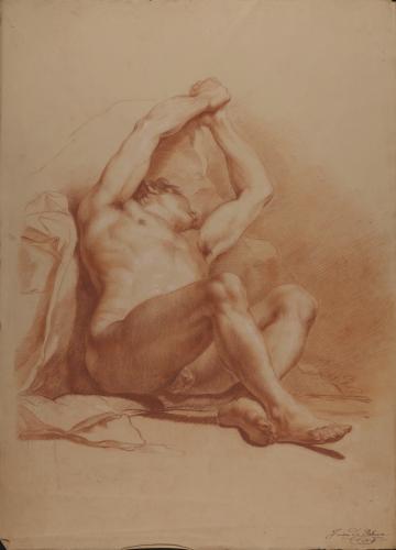 Estudio de modelo masculino desnudo sentado sobre el suelo con los brazos alzados