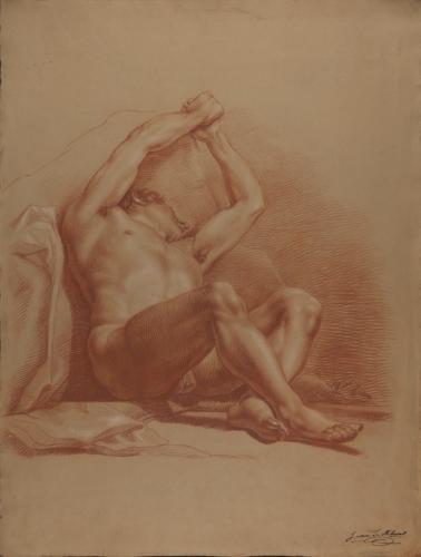 Estudio de modelo masculino desnudo sentado sobre el suelo con los brazos alzados