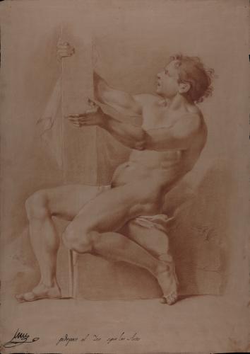 Estudio de modelo masculino desnudo sentado de perfil agarrado con la mano derecha a una tabla de madera