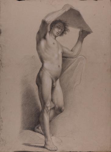 Estudio de modelo masculino desnudo sujetando una tabla sobre su cabeza