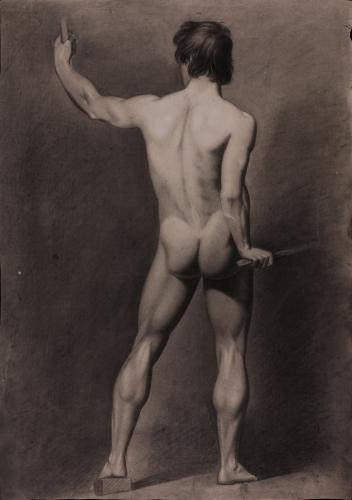 Estudio de modelo masculino desnudo de pie de espaldas con el brazo izquierdo levantado