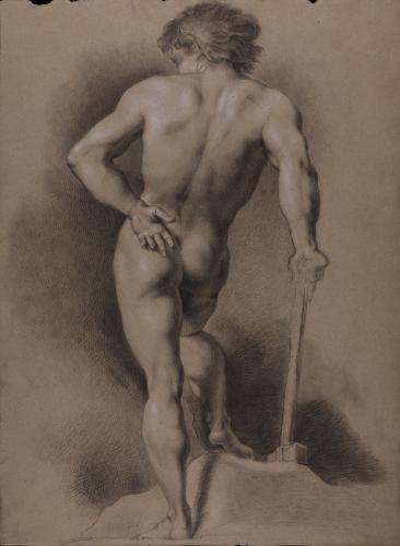 Estudio de modelo masculino desnudo de pie de espaldas con martillo