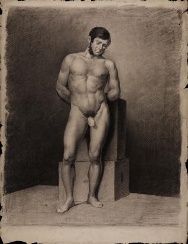 Estudio de modelo masculino desnudo de frente con las manos a la espalda