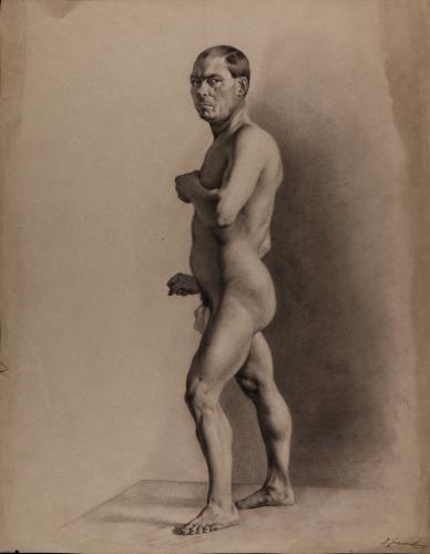 Estudio de modelo masculino desnudo de pie y de perfil, con la pierna izquierda adelantada