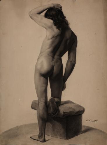 Estudio de modelo masculino desnudo de espaldas con al rodilla izquierda sobre un taburete