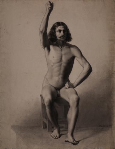 Estudio de modelo masculino desnudo sentado de frente con el brazo derecho levantado