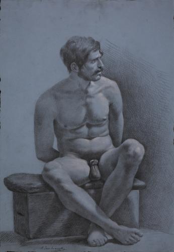 Estudio de modelo masculino desnudo sentado de frente