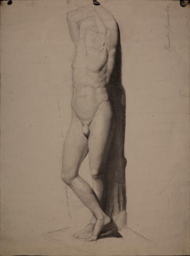 Estudio de modelo masculino desnudo con las manos los brazos sobre la cabeza