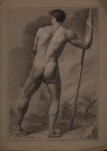 Estudio de modelo masculino desnudo de espaldas con vara en la mano derecha