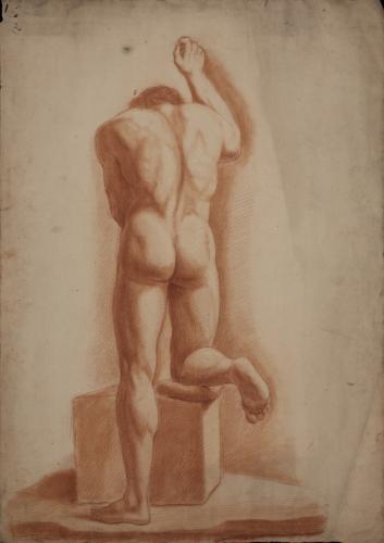 Estudio de modelo masculino desnudo de espaldas con la rodilla izquierda en un cubo