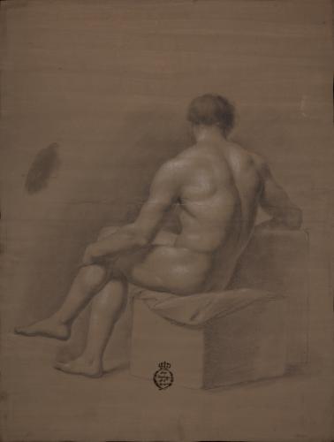 Estudio de modelo masculino desnudo sentado de perfil de espaldas hacia la derecha