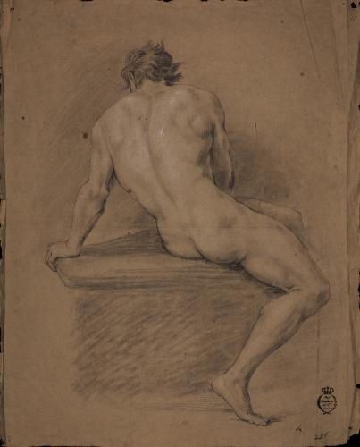 Estudio de modelo masculino desnudo sentado de espaldas hacia la izquierda