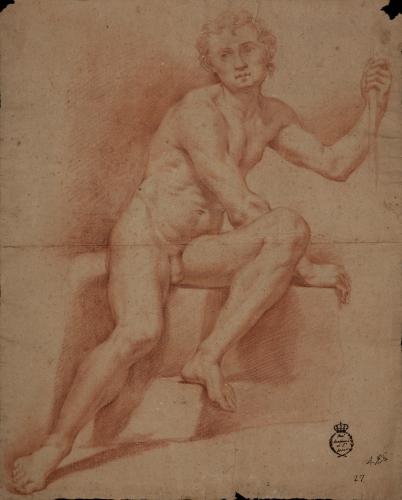 Estudio de modelo masculino desnudo sentado de frente ligeramente inclinado hacia la izquierda con vara