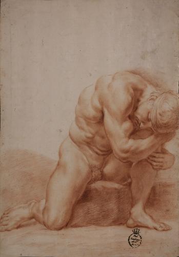 Estudio de modelo masculino desnudo sentado y reclinado sobre su rodilla izquierda