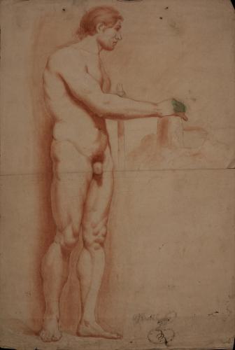Estudio de modelo masculino desnudo de pie con vara hacia la izquierda