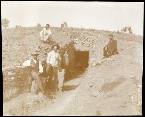 Túmulo del Romeral (Antequera). Planta de la segunda tumba; alzado, plantas y secciones de la 1ª y 2ª puerta.