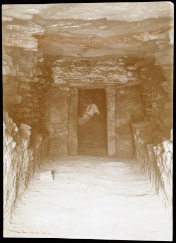 Tumbas griegas y del Romeral (Antequera). Alzados de las puertas y secciones de las tumbas.