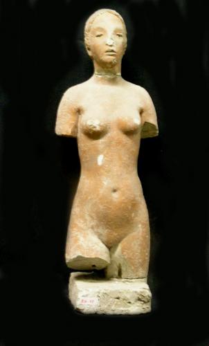 Figura de mujer hasta la mitad de los muslos y sin brazos desde la mitad del antebrazo