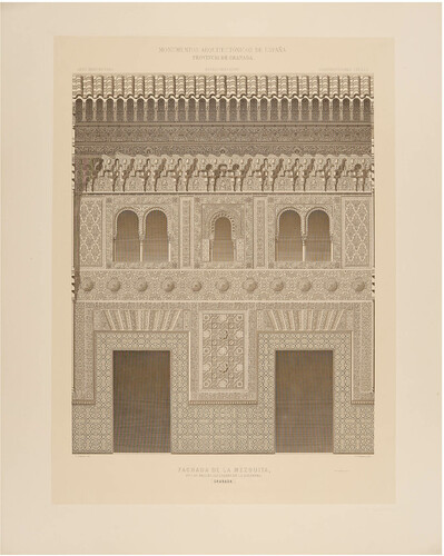 Granada. Fachada de la Mezquita en los Reales Alcázares de la Alhambra