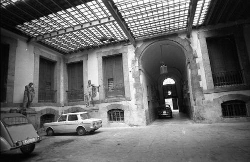 INTERIORES Y EXTERIORES DE LA REAL ACADEMIA DE BELLAS ARTES DE SAN FERNANDO