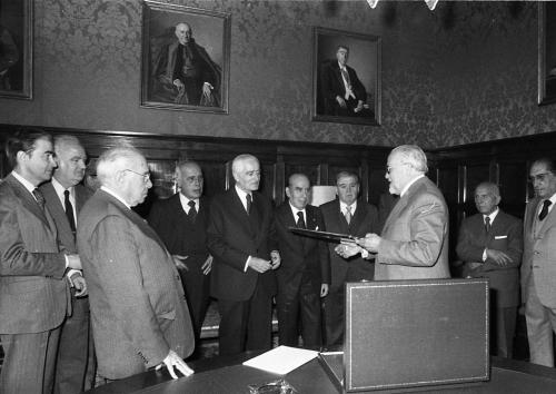 INSTITUTO DE ESPAÑA. ACTO DE LA ANTIGÜEDAD ACADÉMICA A DIEGO ANGULO IÑIGUEZ, DE LA ACADEMIA DE LA HISTORIA Y DE LAS BELLAS ARTES.