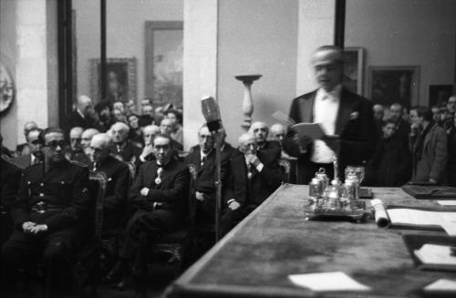 JOSÉ CUBILES, DURANTE SU LECTURA DEL DISCURSO DE INGRESO EN LA ACADEMIA DE BELLAS ARTES