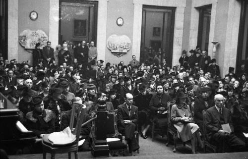 JOSÉ CUBILES, DURANTE SU LECTURA DEL DISCURSO DE INGRESO EN LA ACADEMIA DE BELLAS ARTES