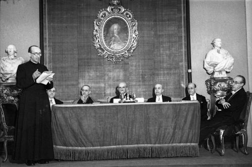 NEMESIO OTAÑO, DIRECTOR DEL CONSERVATORIO DE MÚSICA, DURANTE LA LECTURA DE SU DISCURSO DE INGRESO EN LA ACADEMIA DE BELLAS ARTES