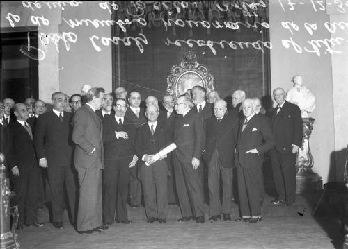 PABLO CASALS, VIOLONCHELISTA, RECIBIENDO EL TITULO DE MIEMBRO HONORARIO DE LA ACADEMIA DE BELLAS ARTES. ACOMPAÑADO DE MARIANO BENLLIURE Y JOSÉ