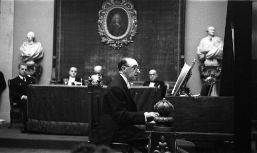 ACADEMIA DE BELLAS ARTES DURANTE LA RECEPCIÓN DEL MAESTRO GURIDI. JESÚS GURIDI BIDALOA, MÚSICO, EN LA RECEPCIÓN EN LA ACADEMIA DE BELLAS ARTES