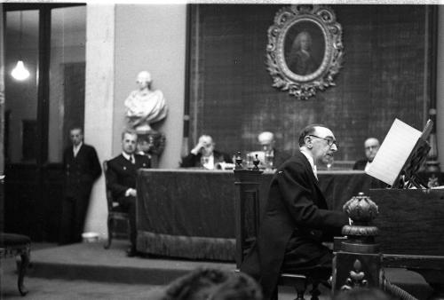 ACADEMIA DE BELLAS ARTES DURANTE LA RECEPCIÓN DEL MAESTRO GURIDI. JESÚS GURIDI BIDALOA, MÚSICO, EN LA RECEPCIÓN EN LA ACADEMIA DE BELLAS ARTES