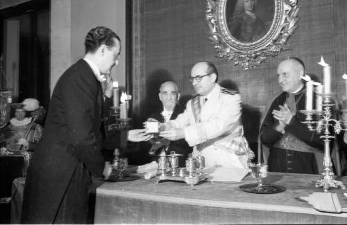 HOMENAJE. ENTREGA DE LA MEDALLA DE HONOR DE LA ACADEMIA DE BELLAS ARTES AL AYUNTAMIENTO DE BURGOS