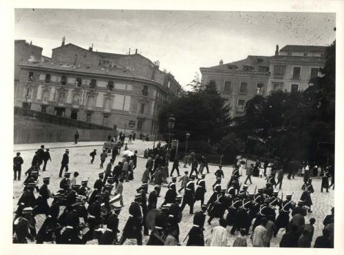 Desfile de la banda municipal frente al Congreso de los Diputados. (Madrid)